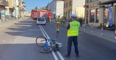 82-latka potrąciła pieszą prowadzącą rower na przejściu